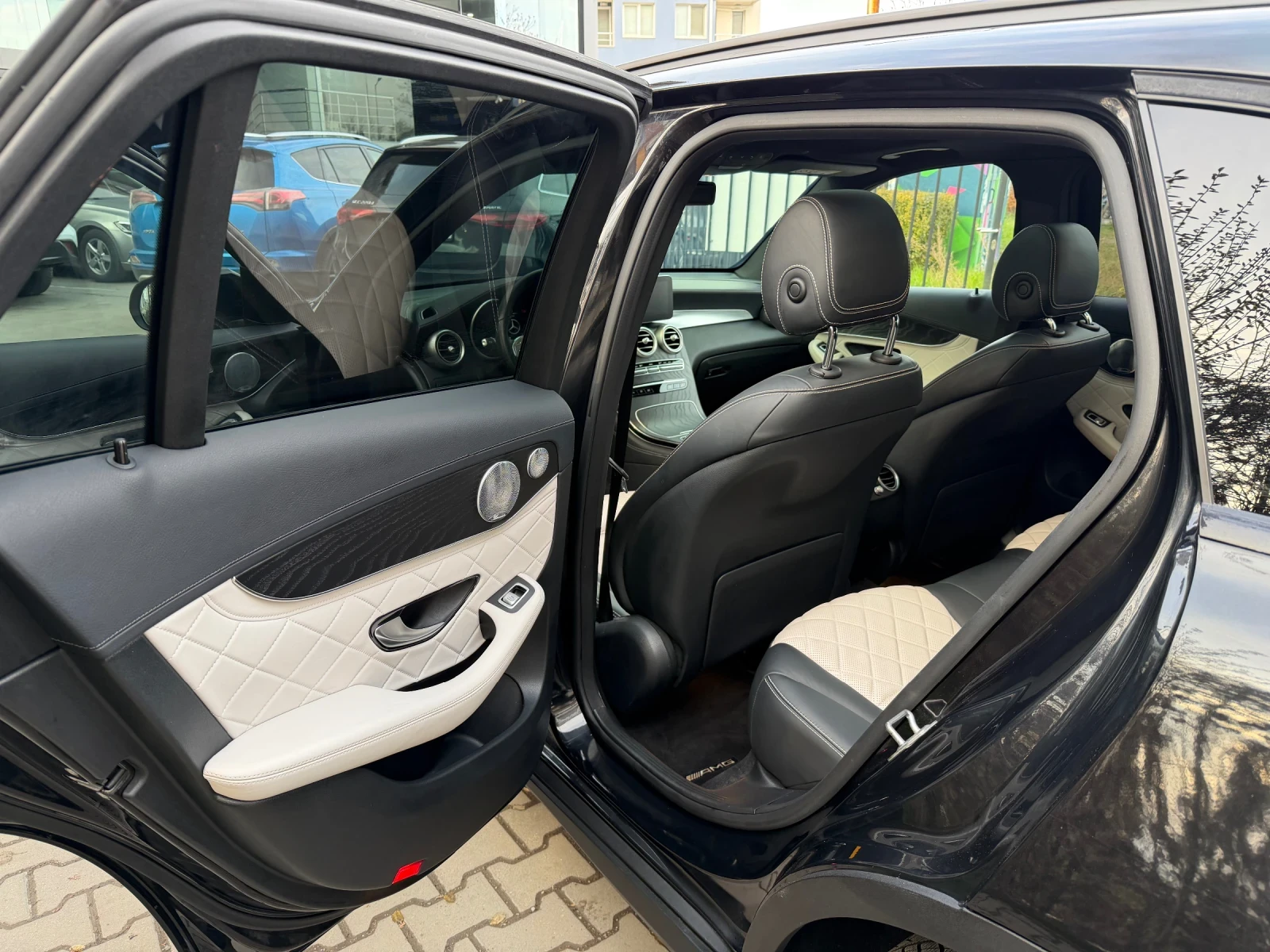 Mercedes-Benz GLC 300 4Matic AMG, снимка 9 - Автомобили и джипове - 54044195