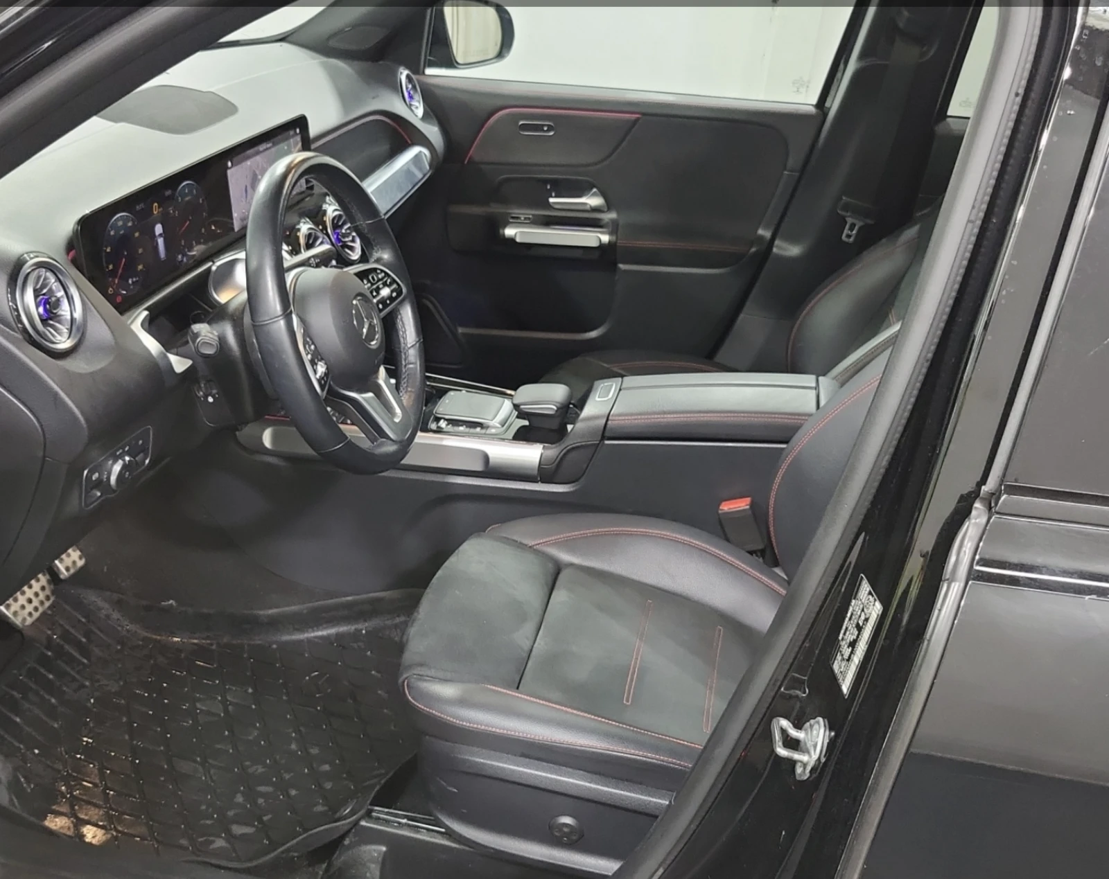 Mercedes-Benz GLB 250 AMG PKG / BURMESTER / ПОДГРЕВИ / ПАНО/1 СОБСТВЕНИК, снимка 7 - Автомобили и джипове - 55642327