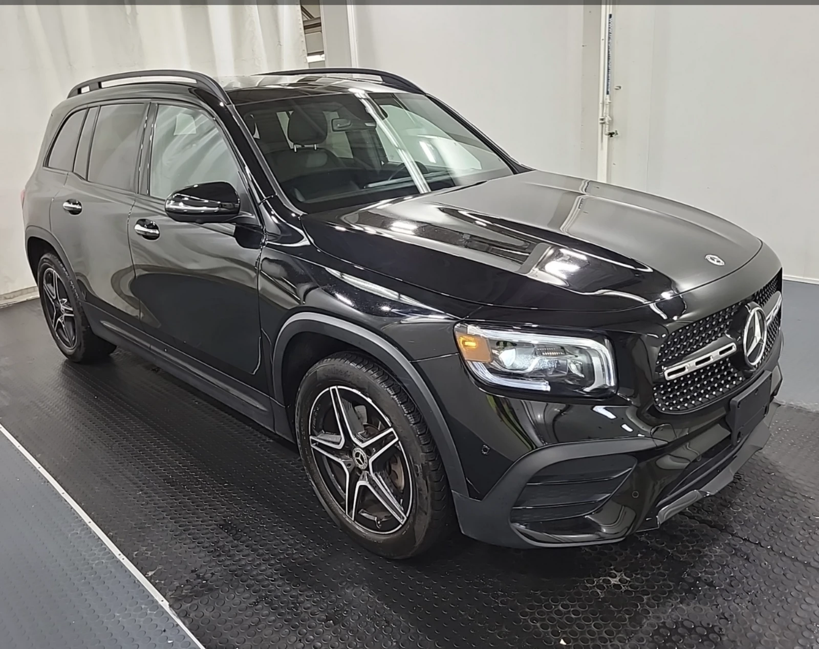 Mercedes-Benz GLB 250 AMG PKG / BURMESTER / ПОДГРЕВИ / ПАНО/1 СОБСТВЕНИК, снимка 3 - Автомобили и джипове - 55642327