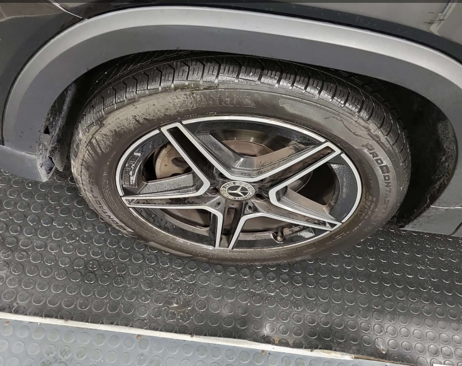 Mercedes-Benz GLB 250 AMG PKG / BURMESTER / ПОДГРЕВИ / ПАНО/1 СОБСТВЕНИК, снимка 8 - Автомобили и джипове - 55642327