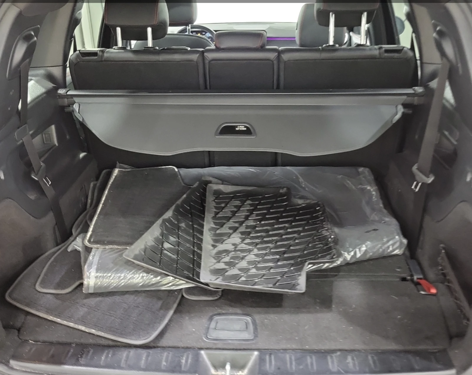 Mercedes-Benz GLB 250 AMG PKG / BURMESTER / ПОДГРЕВИ / ПАНО/1 СОБСТВЕНИК, снимка 15 - Автомобили и джипове - 55642327