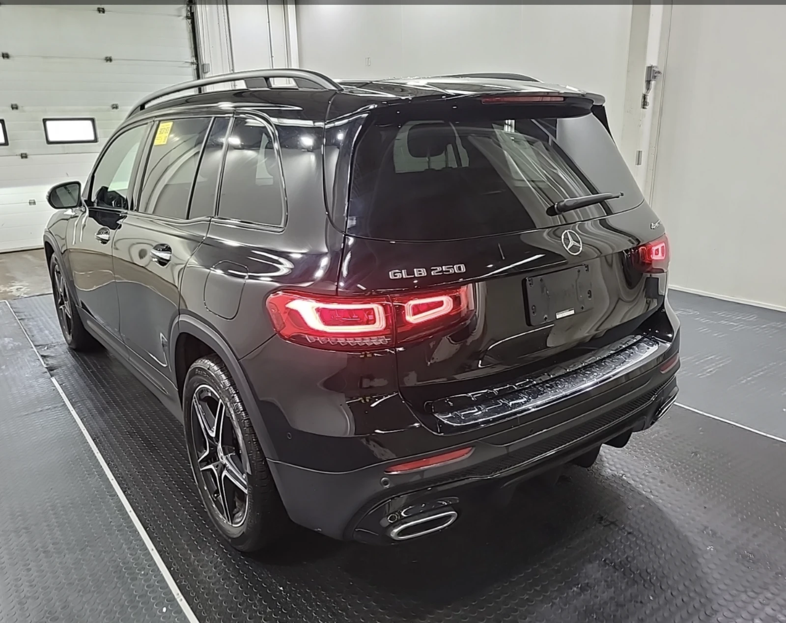 Mercedes-Benz GLB 250 AMG PKG / BURMESTER / ПОДГРЕВИ / ПАНО/1 СОБСТВЕНИК, снимка 6 - Автомобили и джипове - 55642327