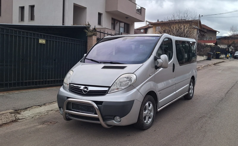 Opel Vivaro 2.0DTI 114кс 8места 6скорости Темпомат Климатик