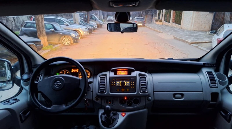 Opel Vivaro 2.0DTI 114кс 8места 6скорости Темпомат Климатик, снимка 13 - Бусове и автобуси - 53471968