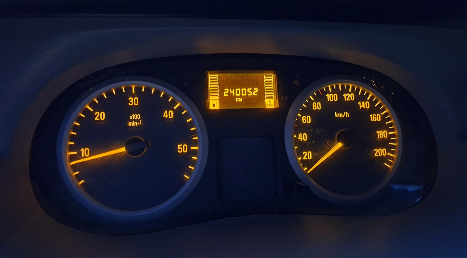 Opel Vivaro 2.0DTI 114�� 8����� 6�������� �������� �������� | Mobile.bg � ����������� 14