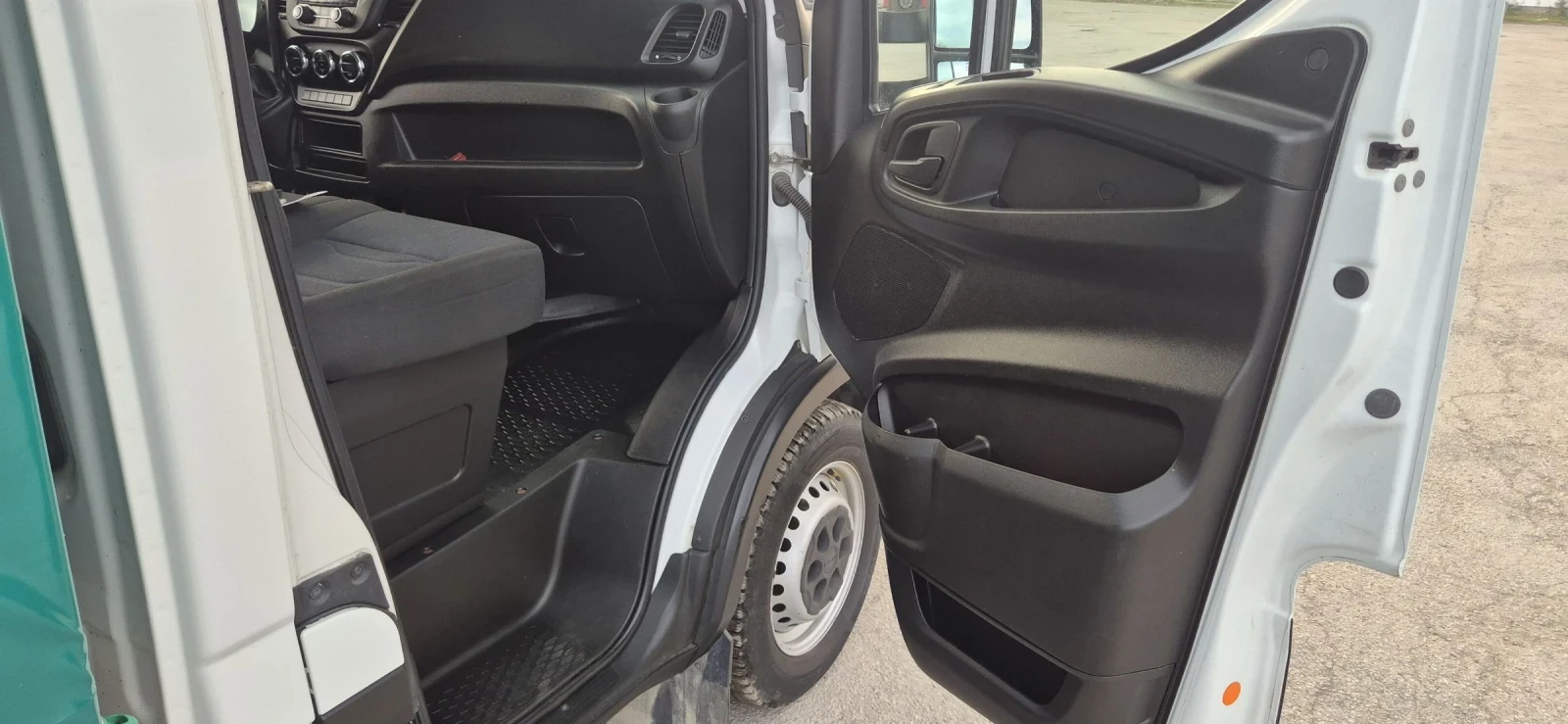 Iveco Daily 35S18 Швейцария, снимка 8 - Бусове и автобуси - 55439399