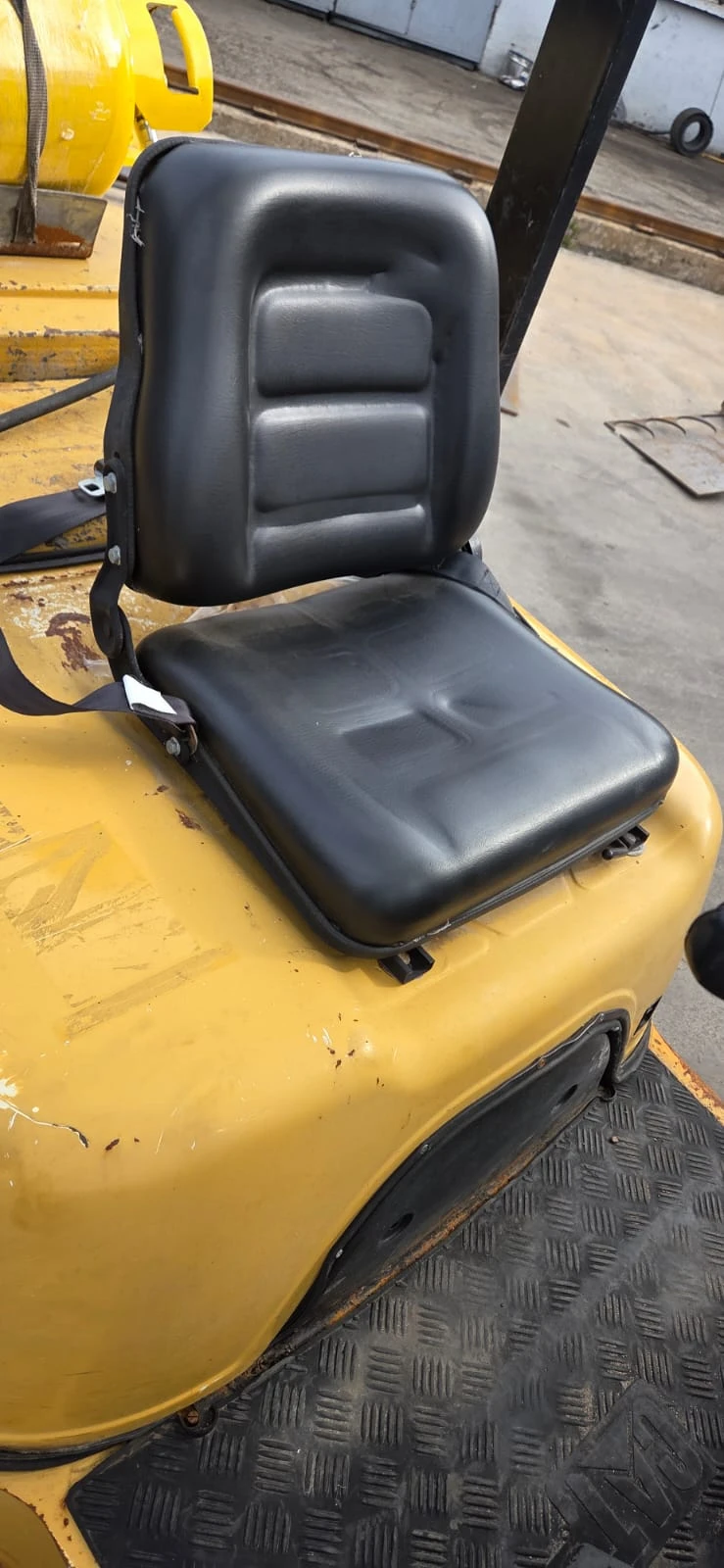 ������� Cat | Mobile.bg � ����������� 4