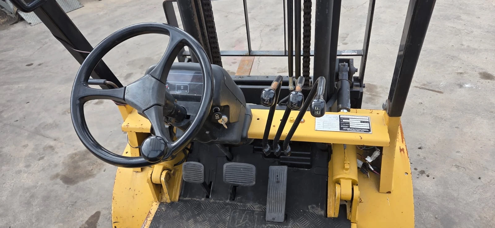 ������� Cat | Mobile.bg � ����������� 5