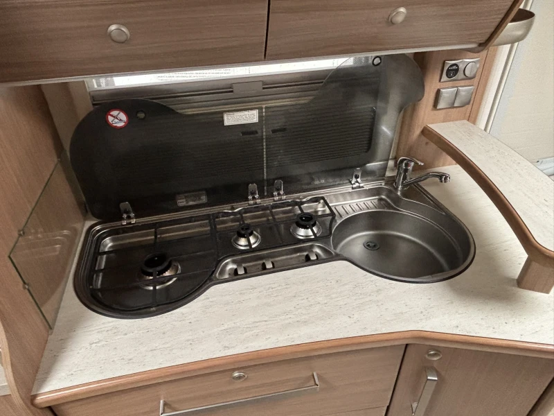 Каравана Fendt Bianco 495, снимка 6 - Каравани и кемпери - 52635061