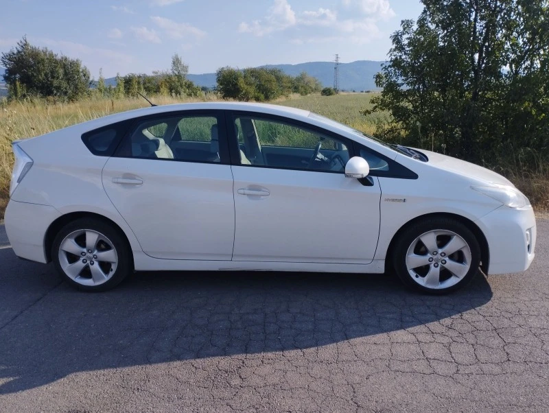 Toyota Prius XW30, снимка 4 - Автомобили и джипове - 47585367