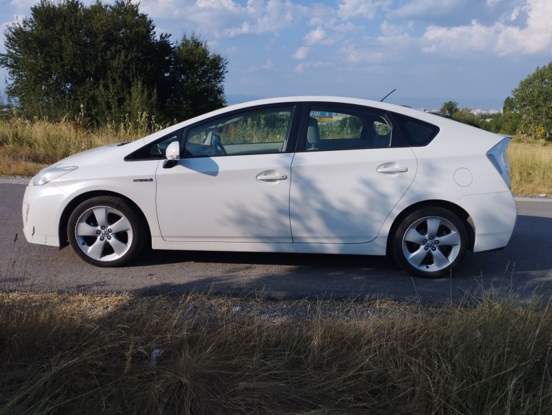 Toyota Prius XW30, снимка 3 - Автомобили и джипове - 47006878