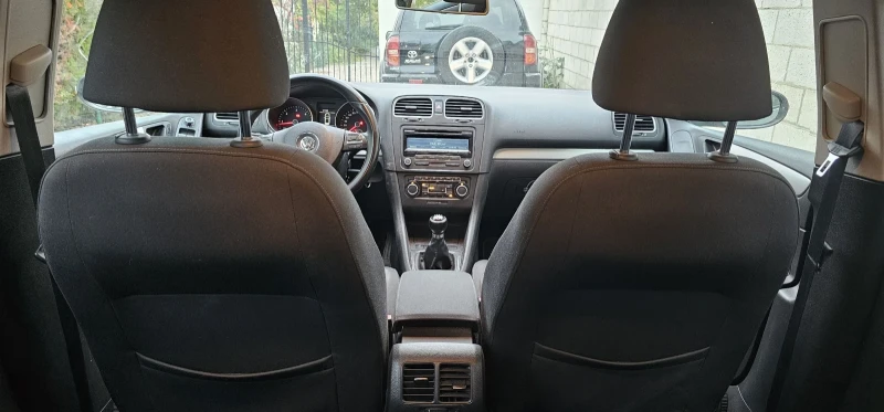 VW Golf 1.6 TDI 105, снимка 6 - Автомобили и джипове - 47782409