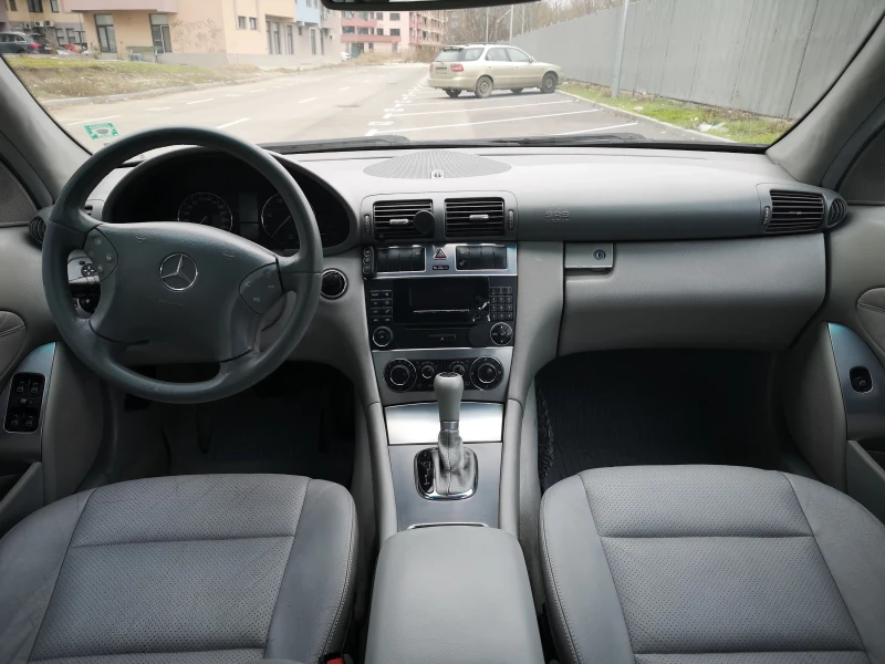 Mercedes-Benz C 220, снимка 10 - Автомобили и джипове - 52438047
