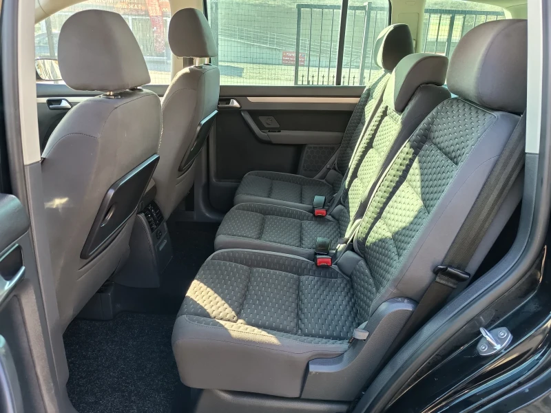 VW Touran 1.6i, снимка 10 - Автомобили и джипове - 52394532