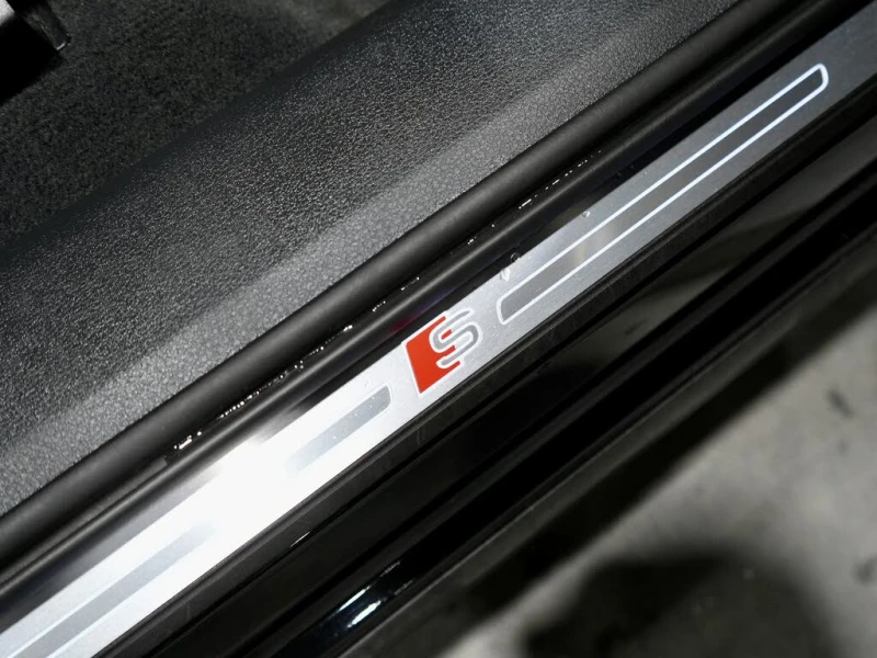 Audi E-Tron * Technik* Quattro* Sportback* Автокредит(Цена до , снимка 15 - Автомобили и джипове - 53102700