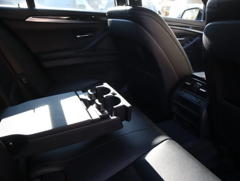 BMW 528 Luxury Line/PDC/Ambient/4xПодгрев/Камера, снимка 11 - Автомобили и джипове - 53166253