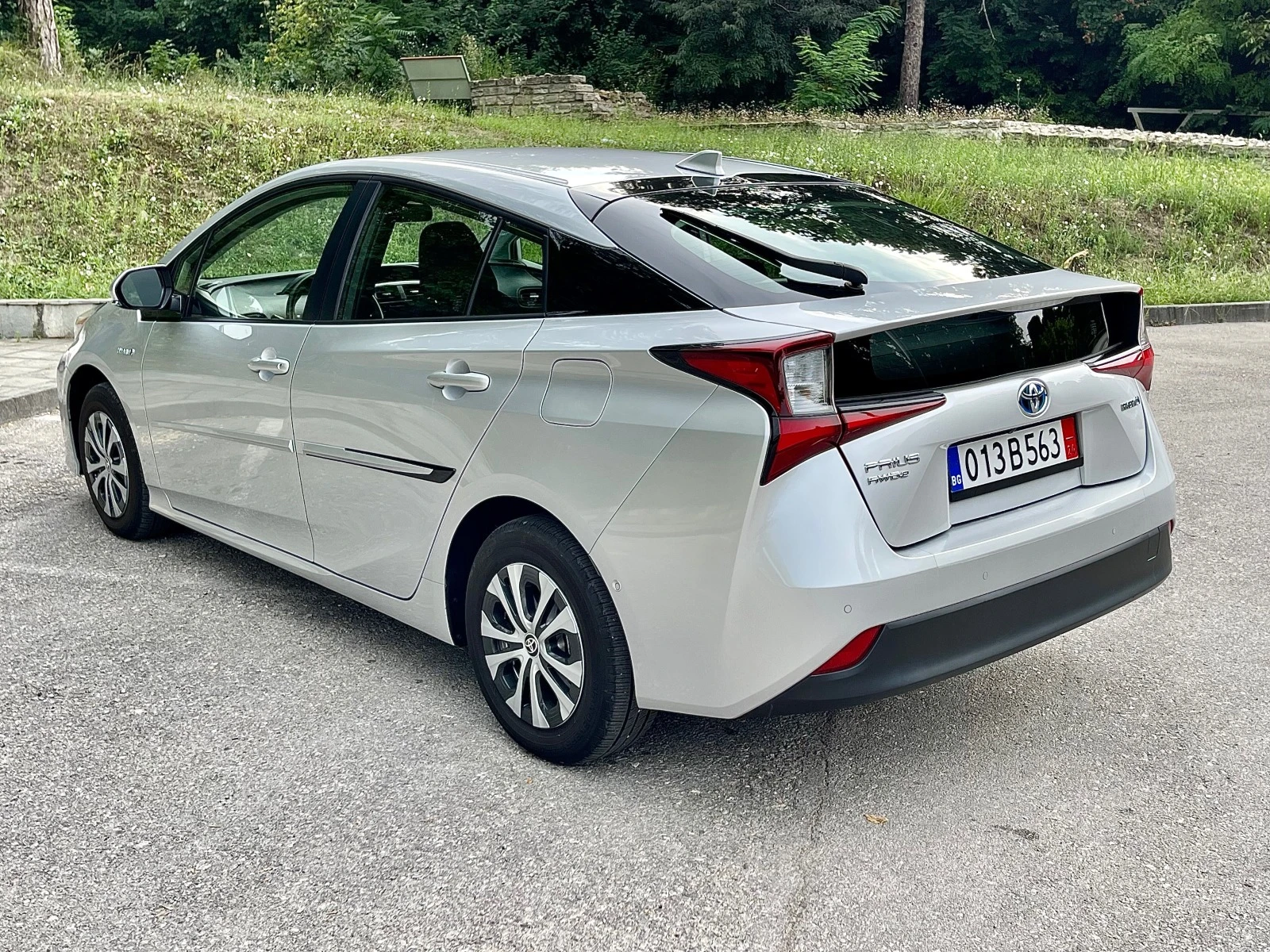 Toyota Prius 1.8* Hybrid* 4x4-AWDe* Euro6*  - изображение 2