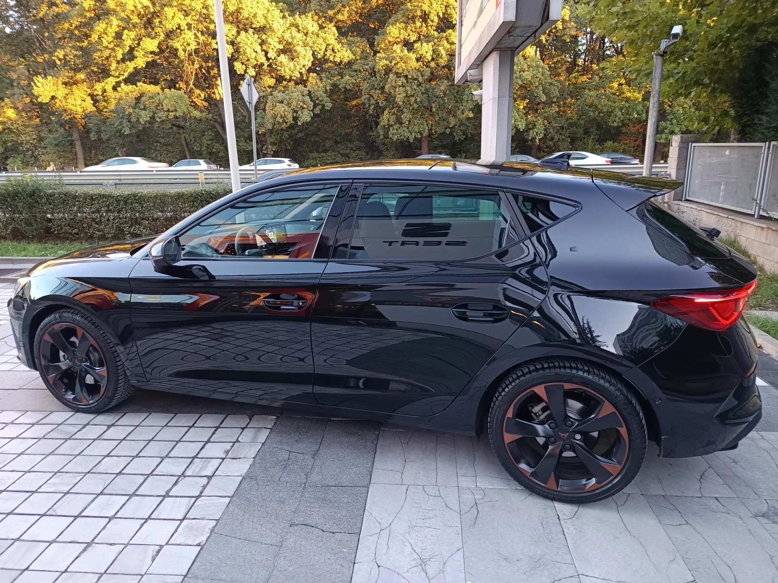 Cupra Leon mHEV 1.5 eTSI DSG - изображение 2