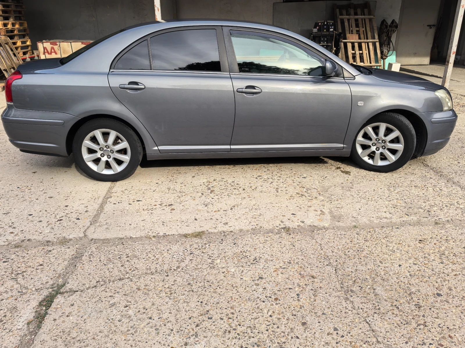 Toyota Avensis 1.8i 129к.с - изображение 6