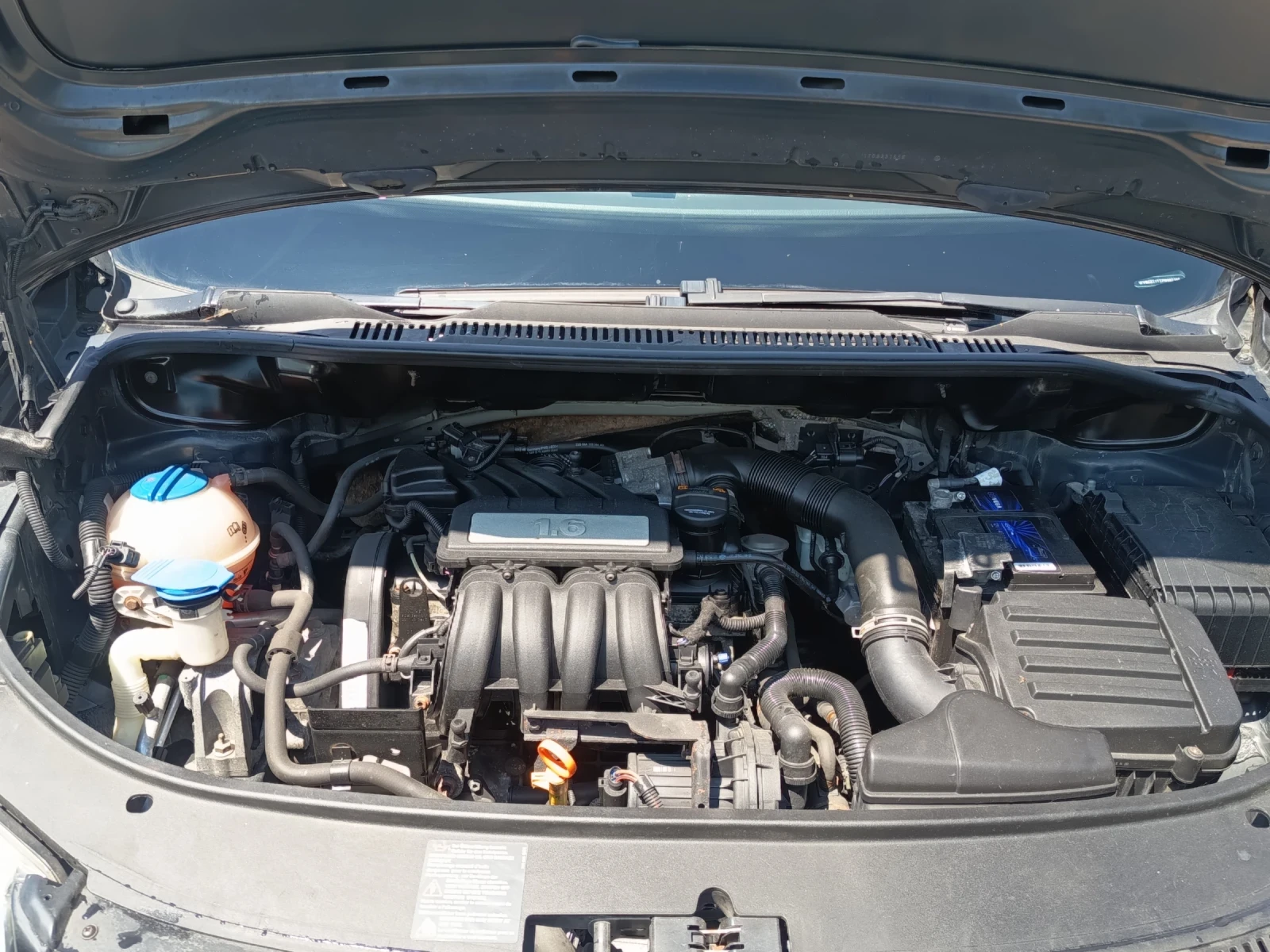 VW Touran 1.6i, снимка 13 - Автомобили и джипове - 52394532