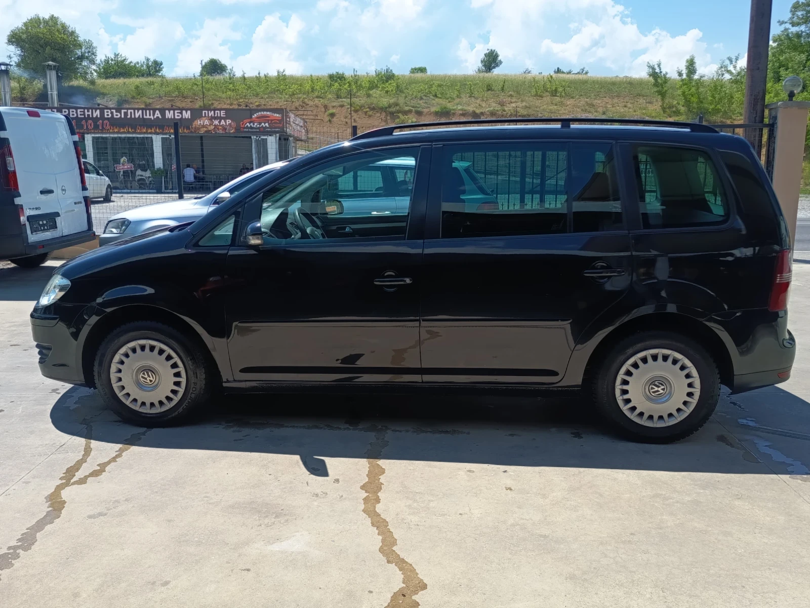 VW Touran 1.6i, снимка 7 - Автомобили и джипове - 52394532