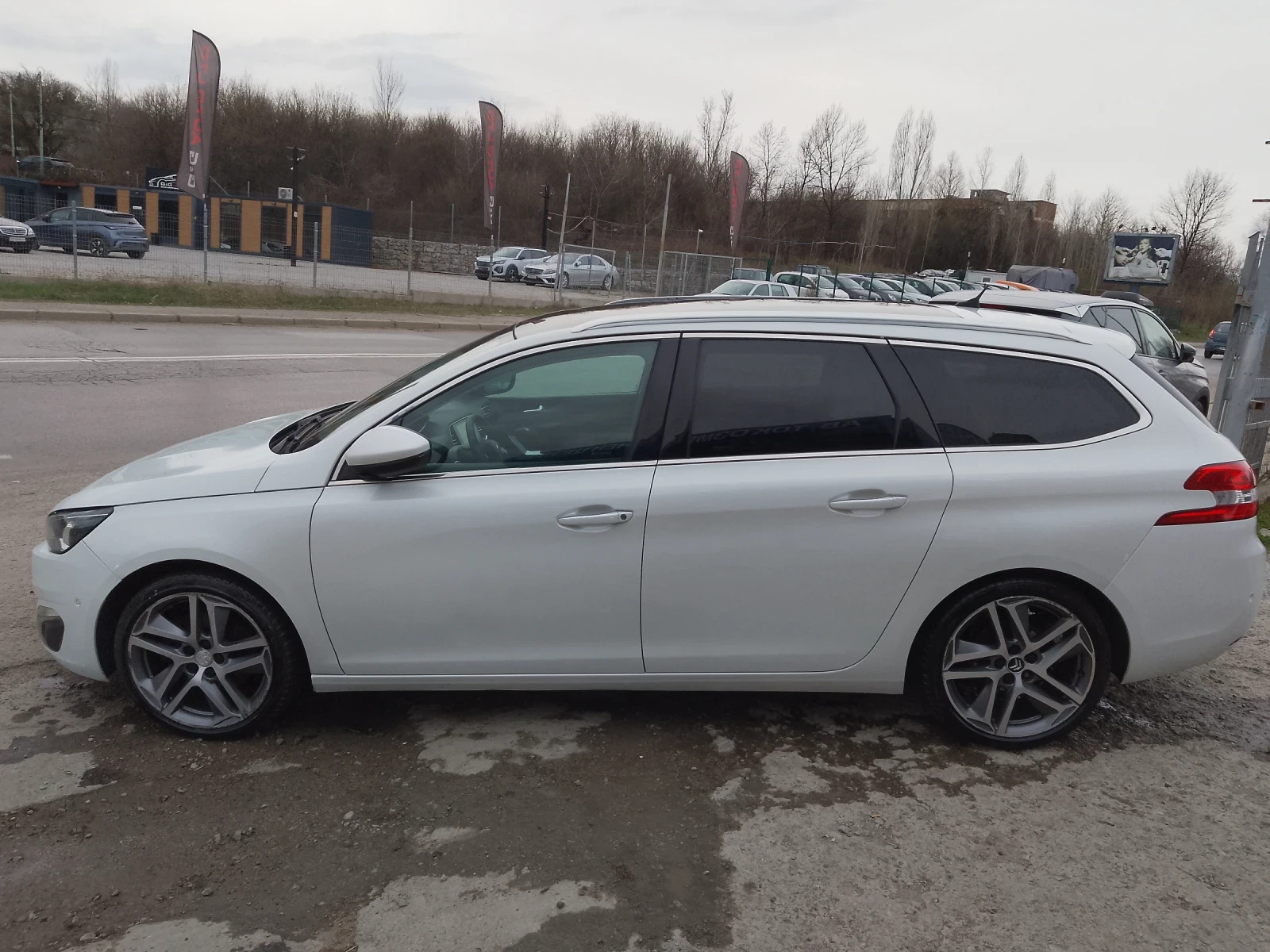 Peugeot 308 2.0HDI/ALLURE/ПАНОРАМА/FULL, снимка 8 - Автомобили и джипове - 53927563