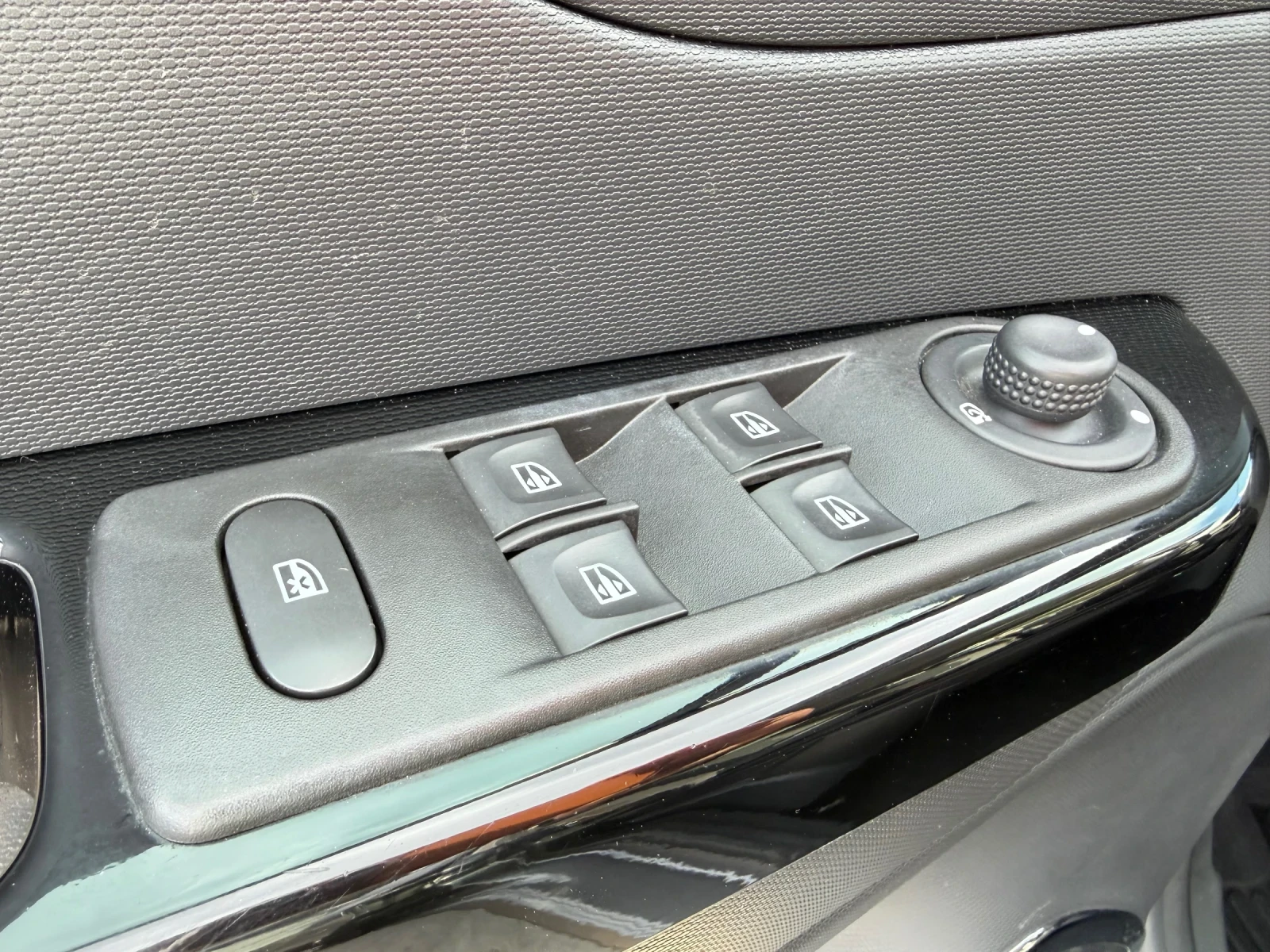 Renault Captur Key less, navi, camera, 17", 1.5 dci, снимка 15 - Автомобили и джипове - 54086139