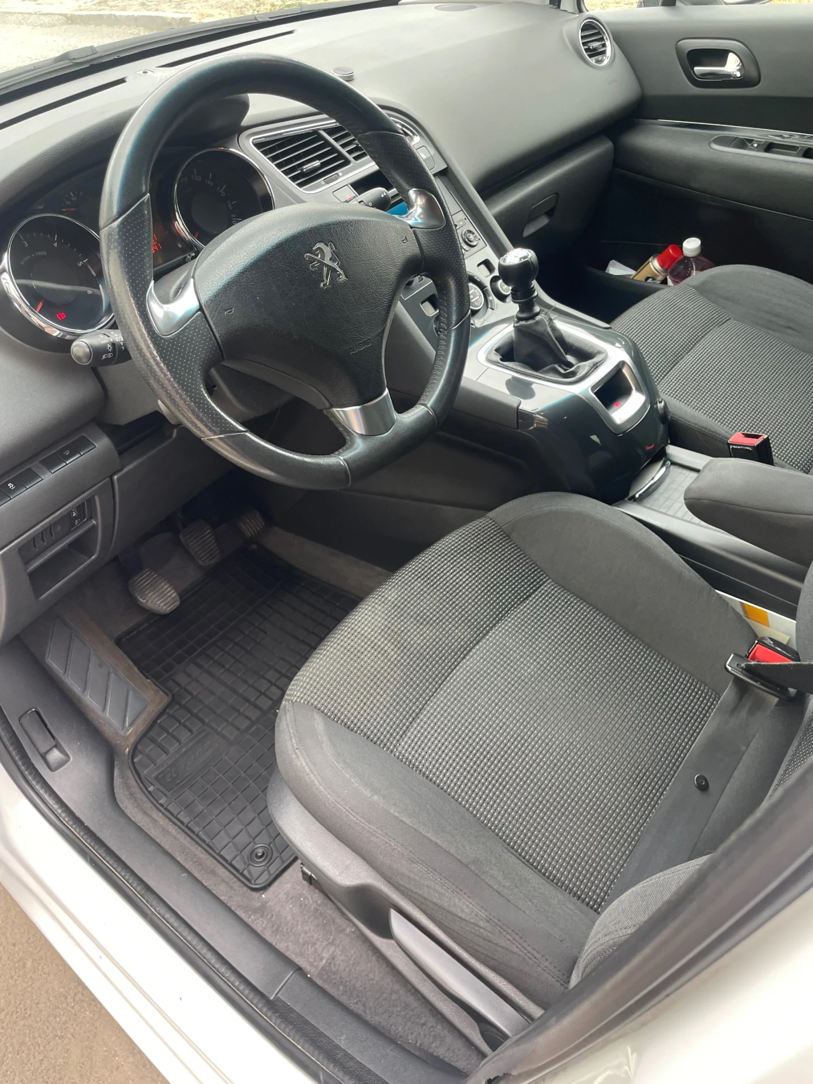 Peugeot 5008 1.6ehdi за ремонт на глава, снимка 8 - Автомобили и джипове - 54301407