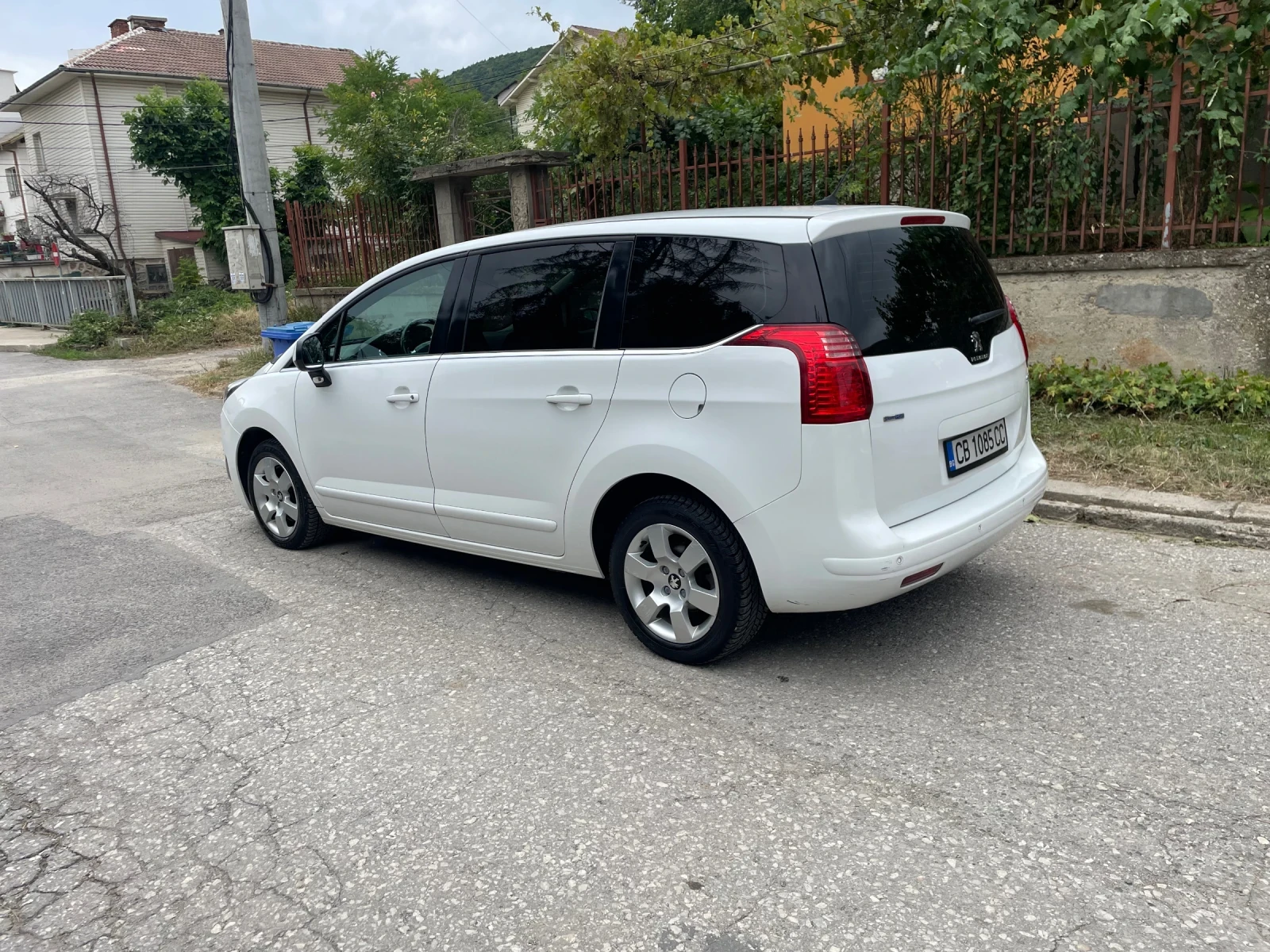 Peugeot 5008 1.6ehdi за ремонт на глава, снимка 4 - Автомобили и джипове - 54301407