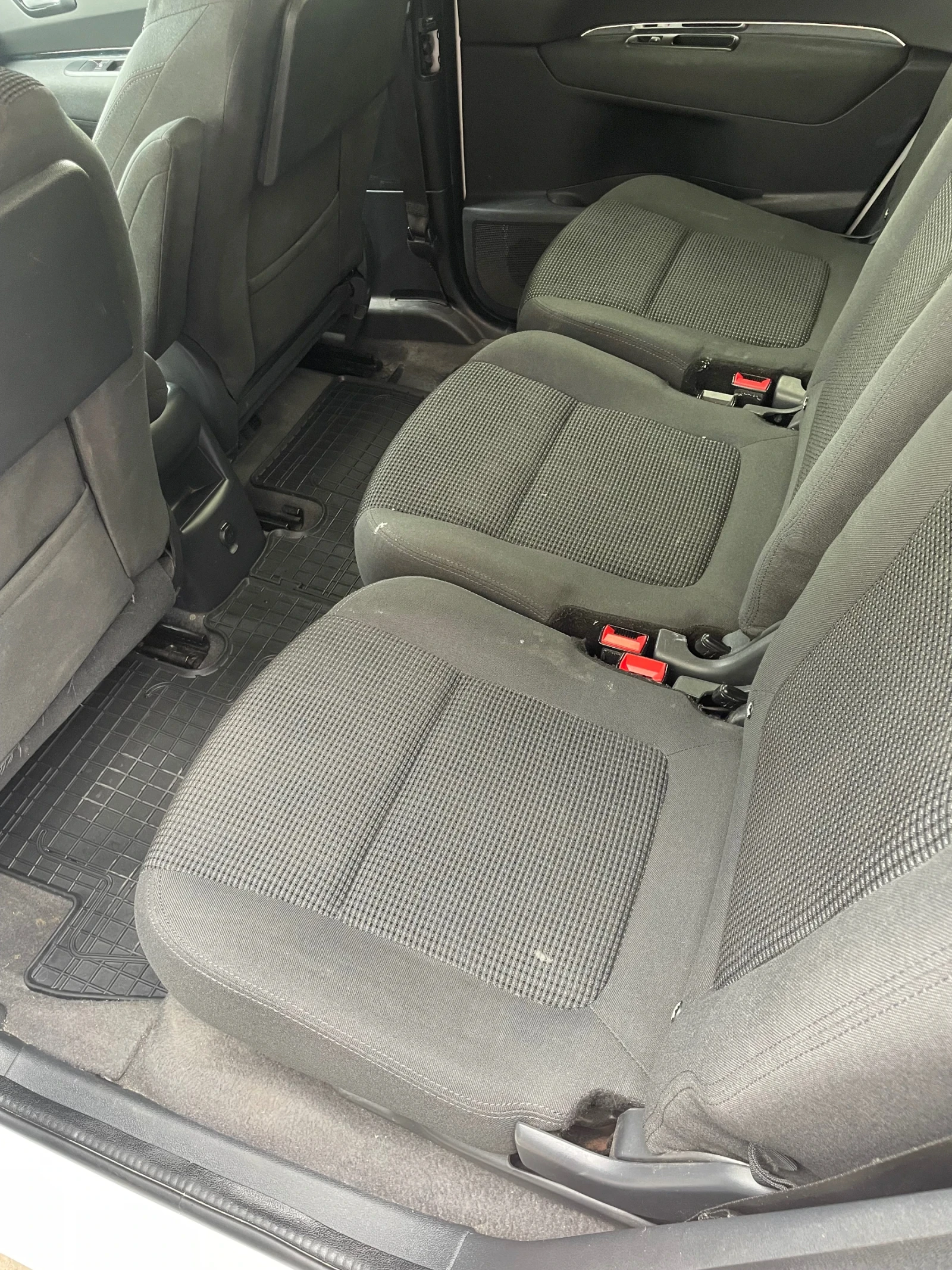 Peugeot 5008 1.6ehdi за ремонт на глава, снимка 10 - Автомобили и джипове - 54301407