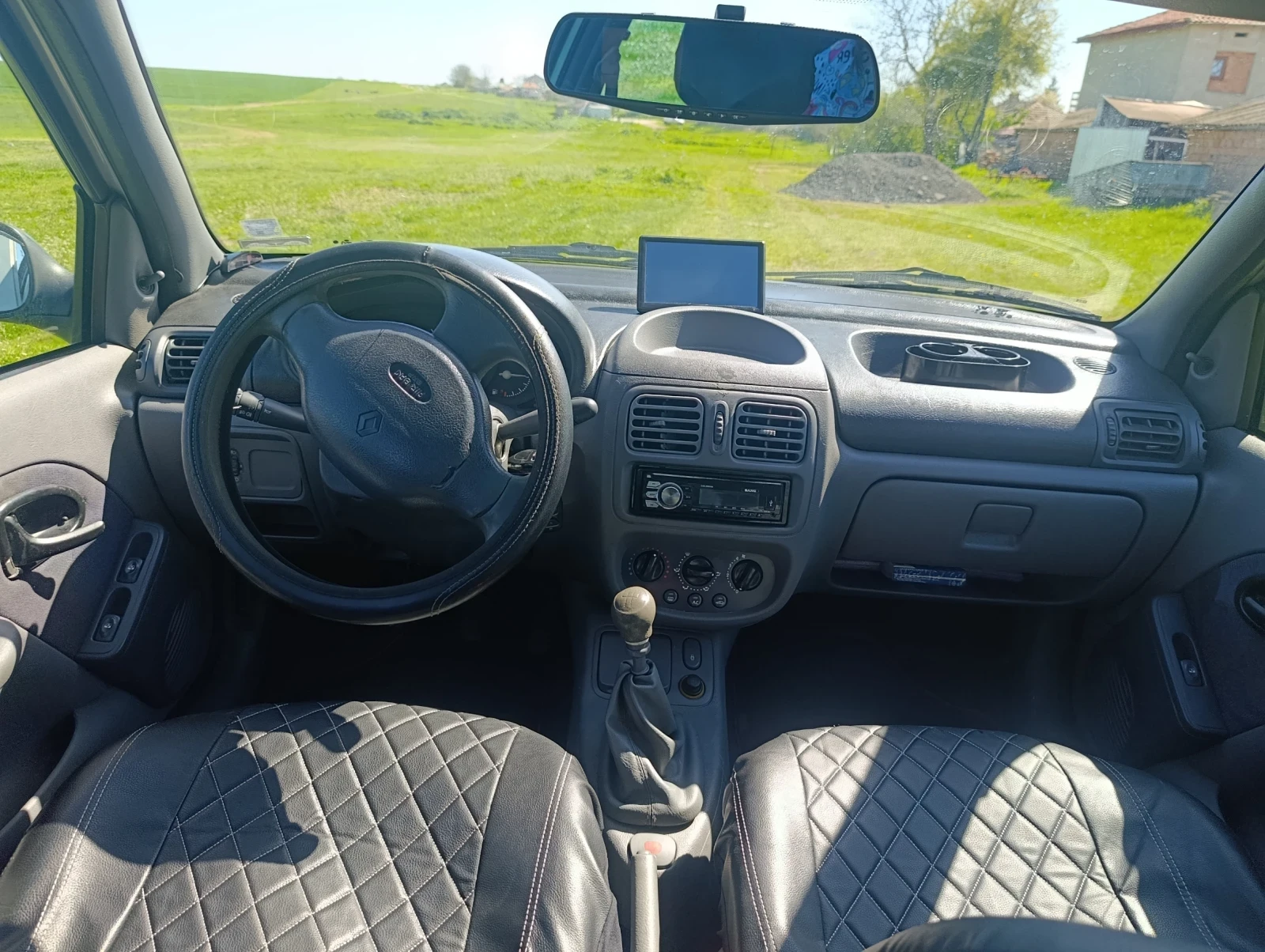 Renault Clio 1.4, снимка 7 - Автомобили и джипове - 54310811