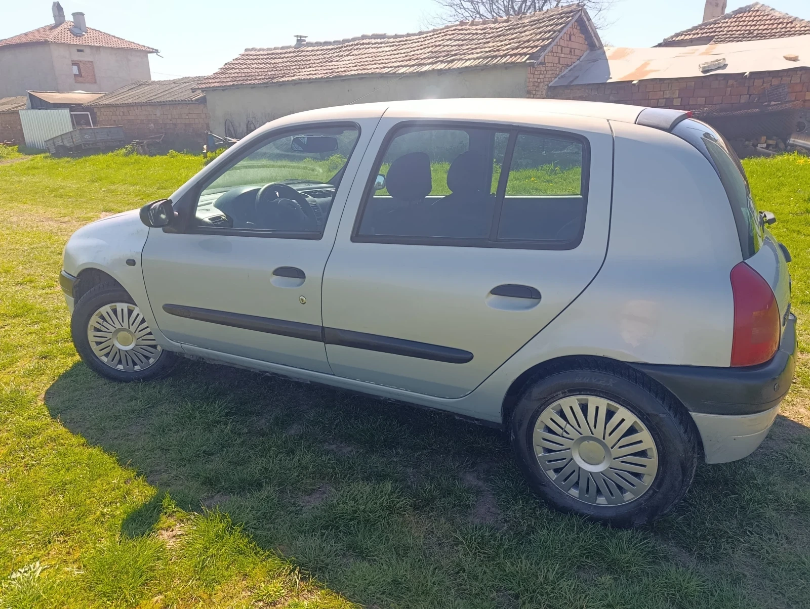 Renault Clio 1.4, снимка 3 - Автомобили и джипове - 54310811