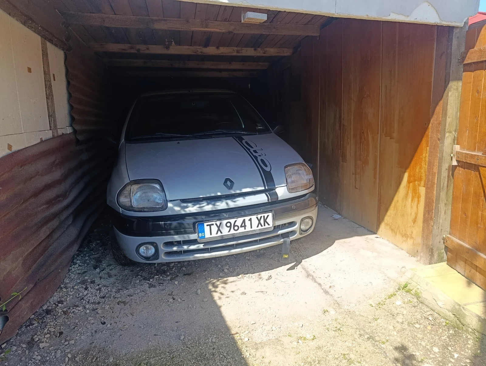 Renault Clio 1.4, снимка 15 - Автомобили и джипове - 54310811