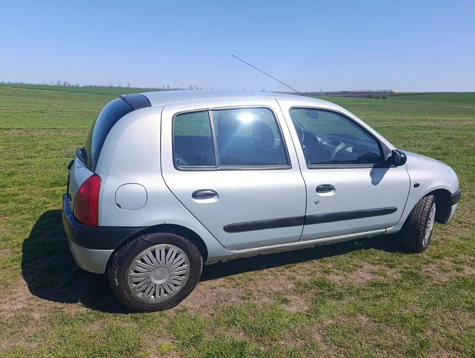 Renault Clio 1.4, снимка 2 - Автомобили и джипове - 54310811