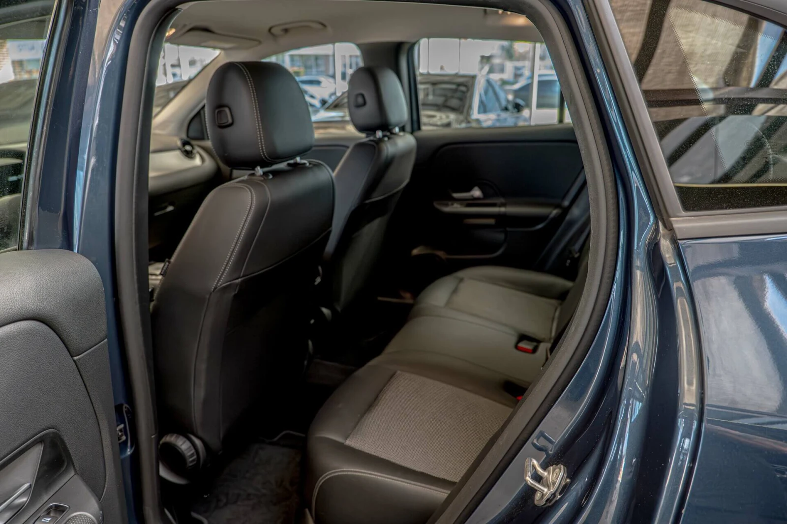 Mercedes-Benz GLA 180 d/Business/Thermatic/MBUX/Dynamic Select/USB/, снимка 8 - Автомобили и джипове - 54338353