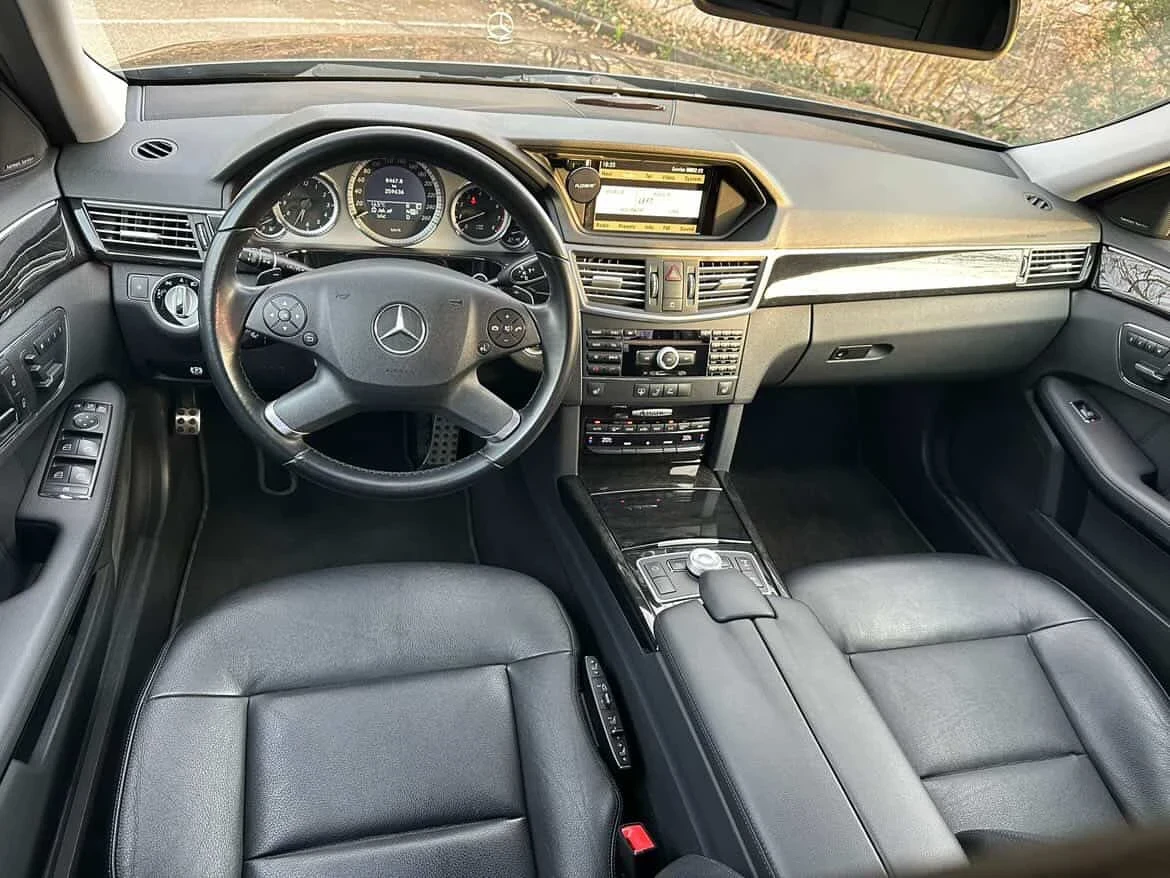 Mercedes-Benz E 500 Mercedes E500 4Matic AMG Pack LPG + Зимни гуми , снимка 11 - Автомобили и джипове - 55116278