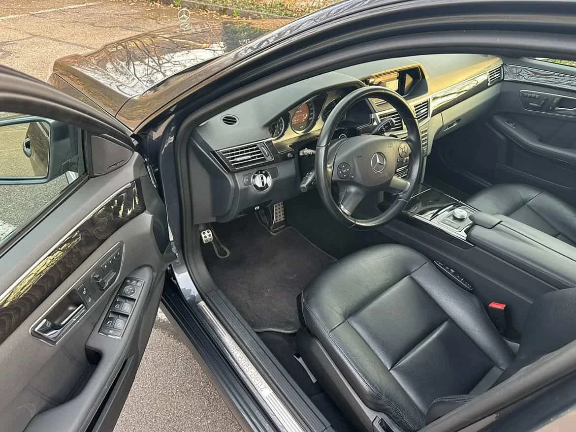 Mercedes-Benz E 500 Mercedes E500 4Matic AMG Pack LPG + Зимни гуми , снимка 10 - Автомобили и джипове - 55116278