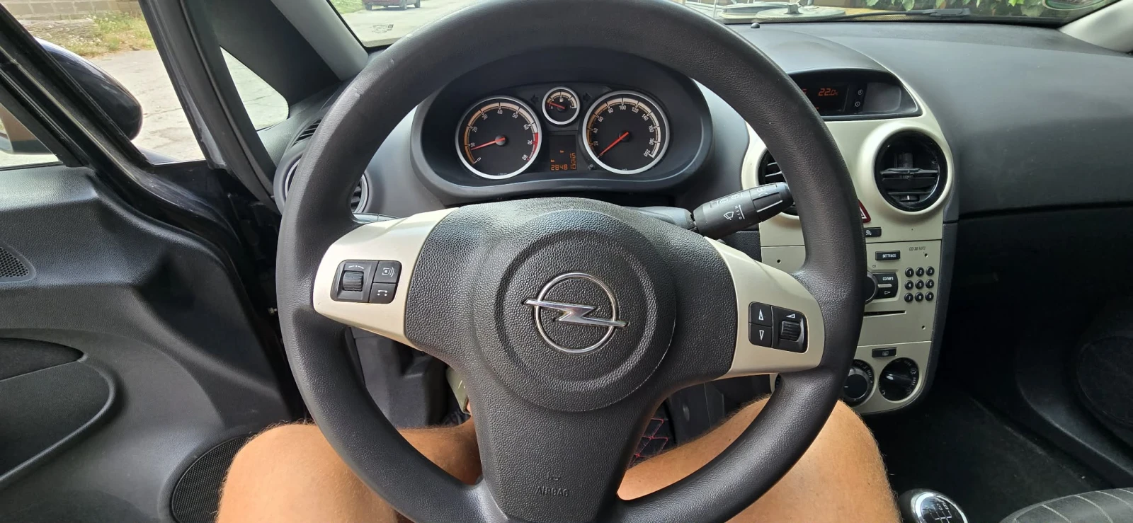 Opel Corsa 1.4I, снимка 4 - Автомобили и джипове - 55785923