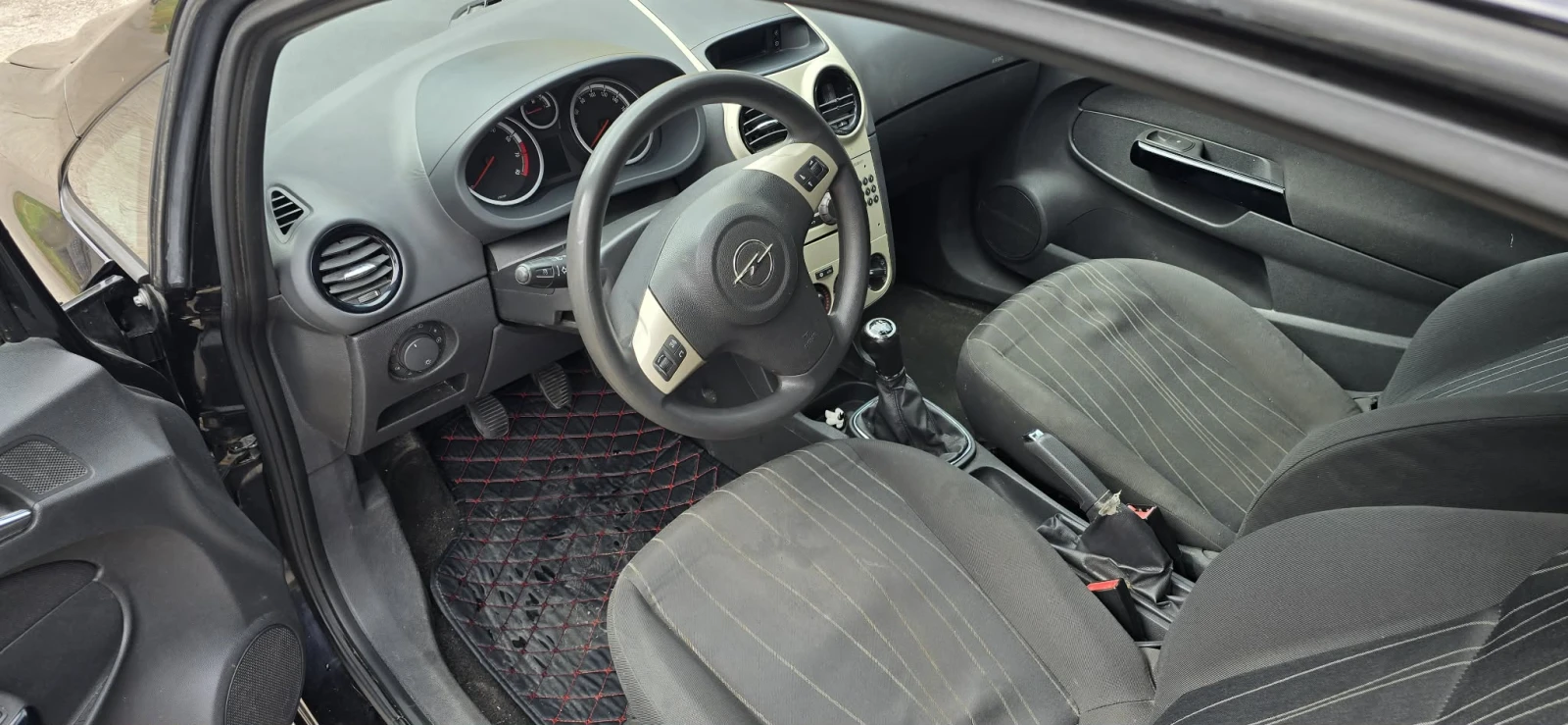 Opel Corsa 1.4I, снимка 8 - Автомобили и джипове - 55785923