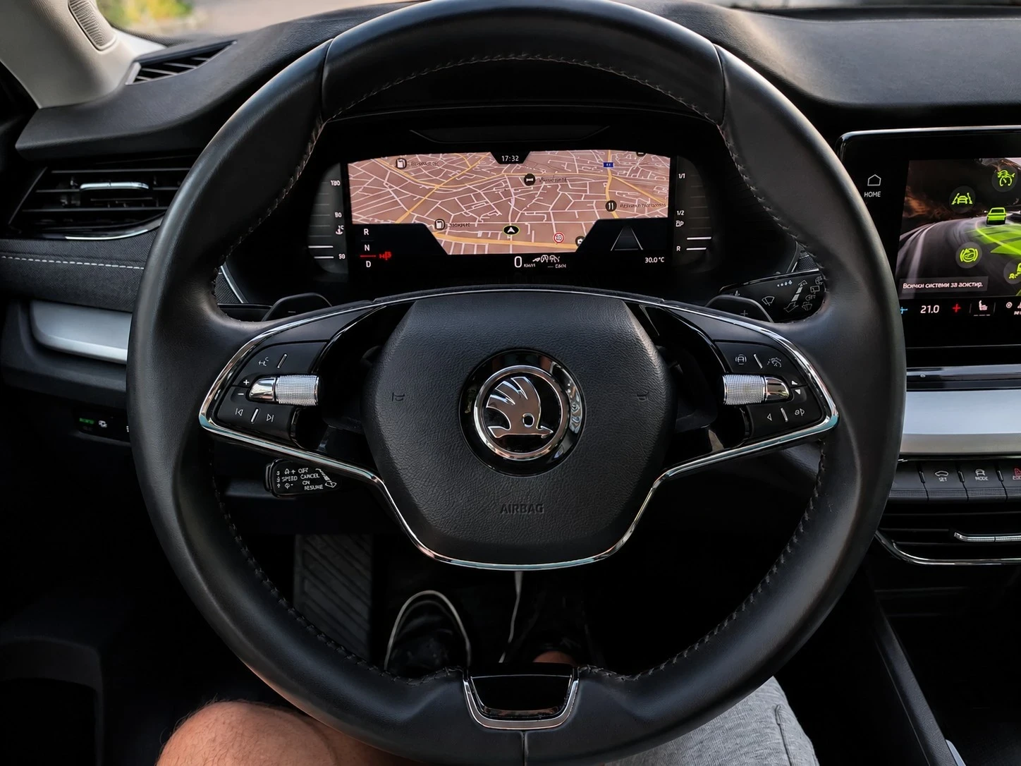 Skoda Octavia 2.0 TDI/DSG/MATRIX/DISTRONIC/LANE ASSIST, снимка 11 - Автомобили и джипове - 55846259