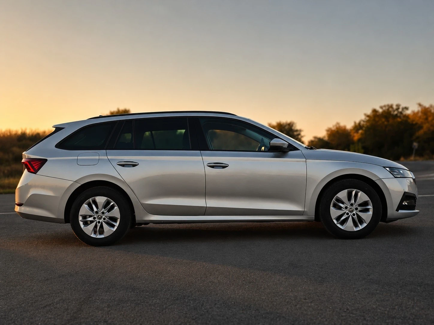 Skoda Octavia 2.0 TDI/DSG/MATRIX/DISTRONIC/LANE ASSIST, снимка 5 - Автомобили и джипове - 55846259