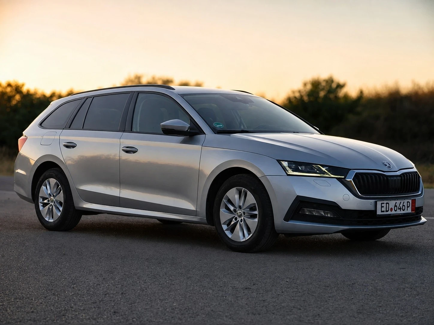 Skoda Octavia 2.0 TDI/DSG/MATRIX/DISTRONIC/LANE ASSIST, снимка 6 - Автомобили и джипове - 55846259