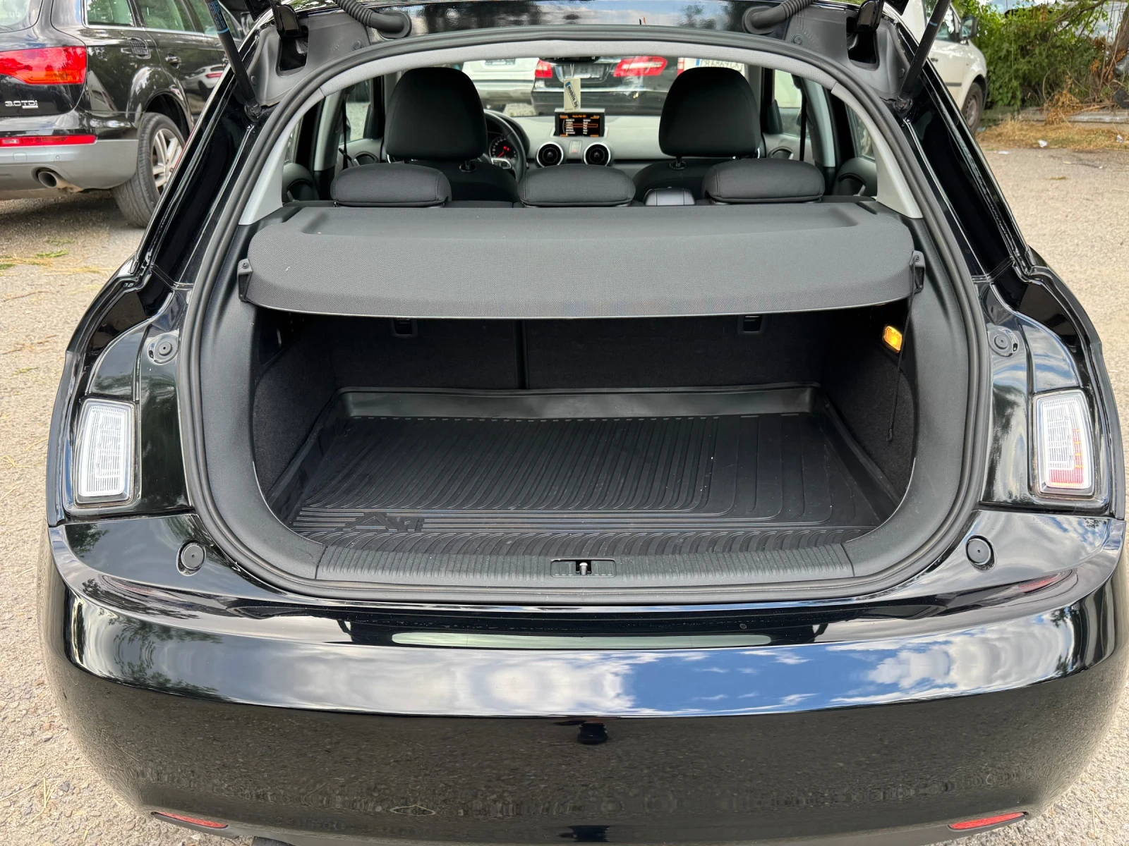 Audi A1 1.6TDI-90кс.!, снимка 15 - Автомобили и джипове - 55932088