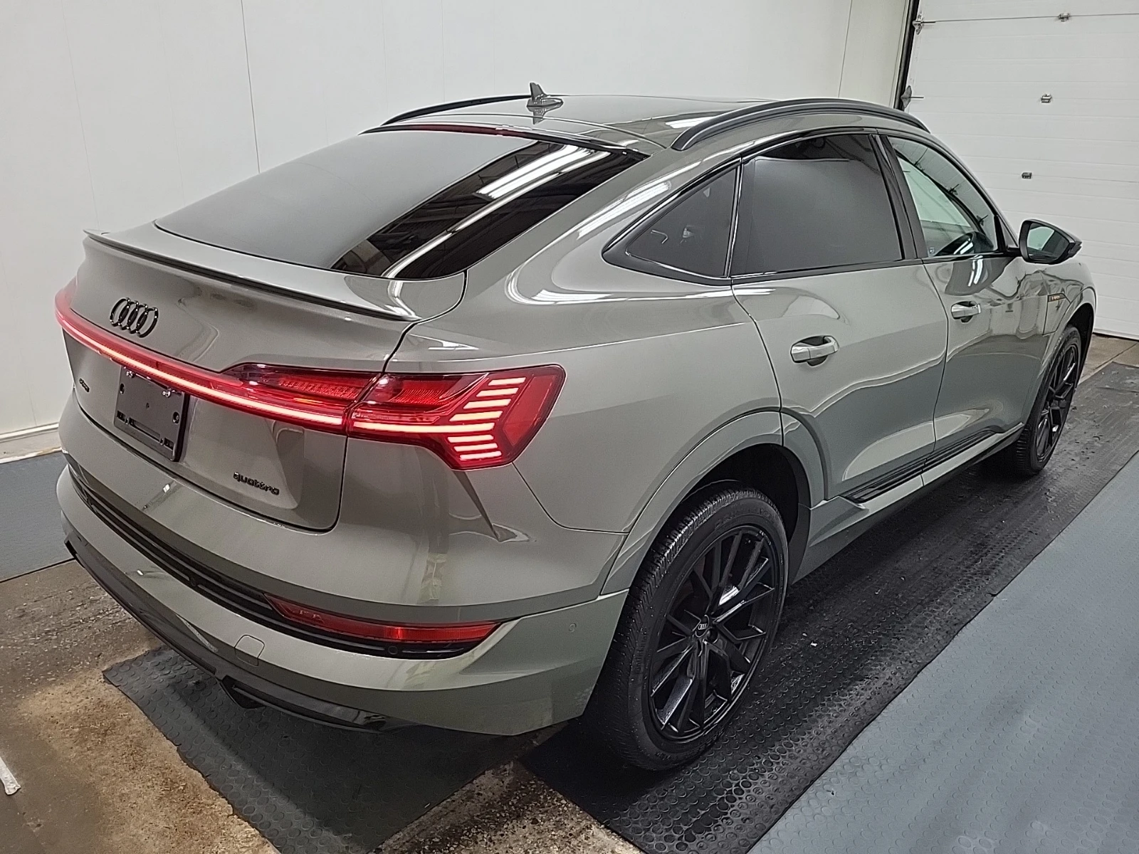 Audi E-Tron TECHNIK, ВСИЧКИ ЕКСТРИ ЗА МОДЕЛА, АВТОКРЕДИТ, снимка 3 - Автомобили и джипове - 56063107
