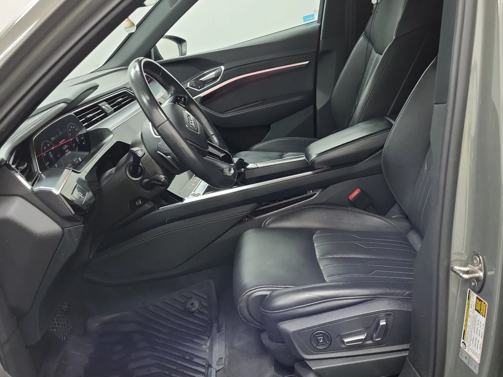 Audi E-Tron TECHNIK, ВСИЧКИ ЕКСТРИ ЗА МОДЕЛА, АВТОКРЕДИТ, снимка 5 - Автомобили и джипове - 56063107