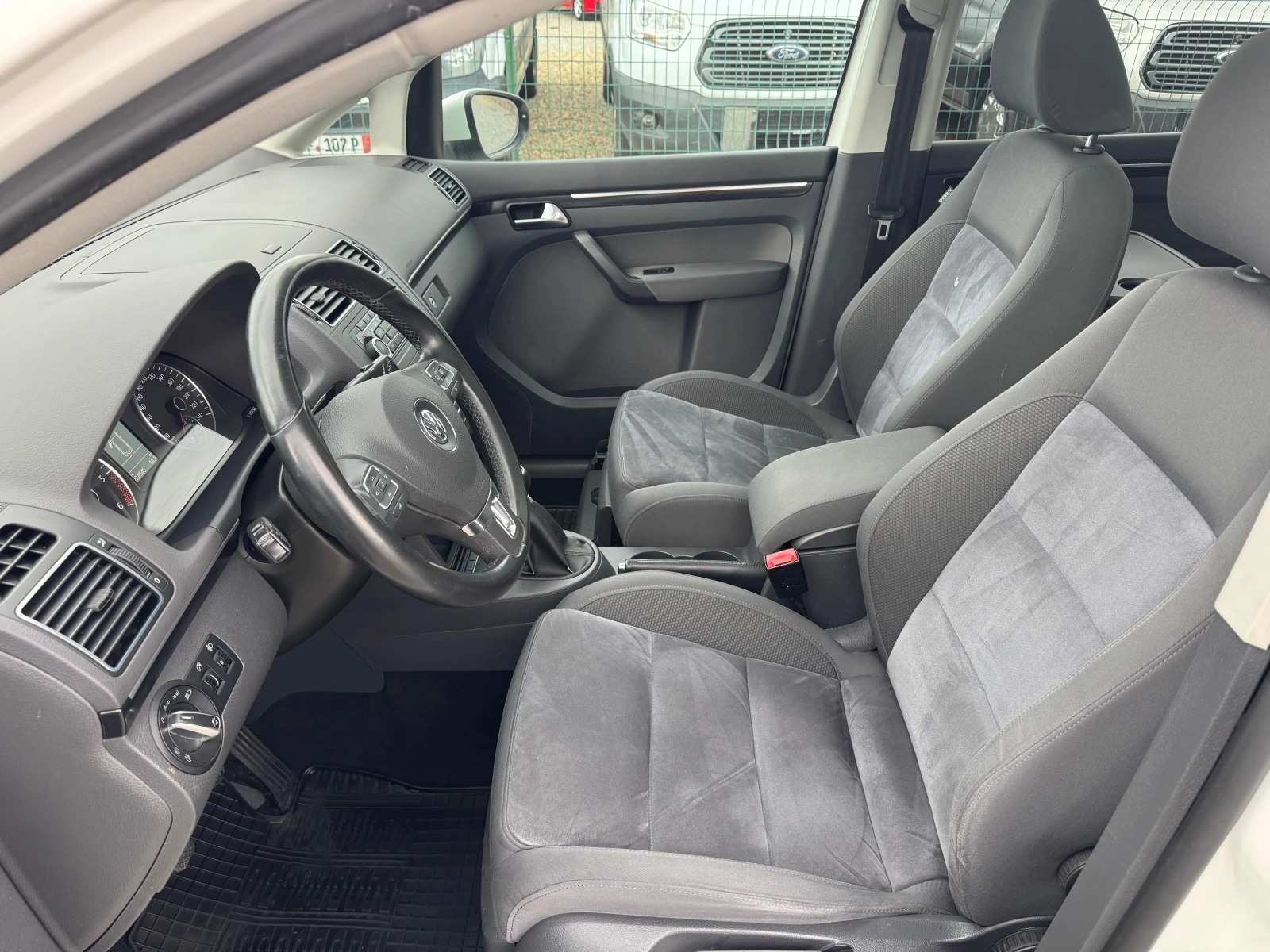 VW Touran 2.0TDI* Германия* Панорама* Топ* 6ск* 140кс* , снимка 8 - Автомобили и джипове - 56182202