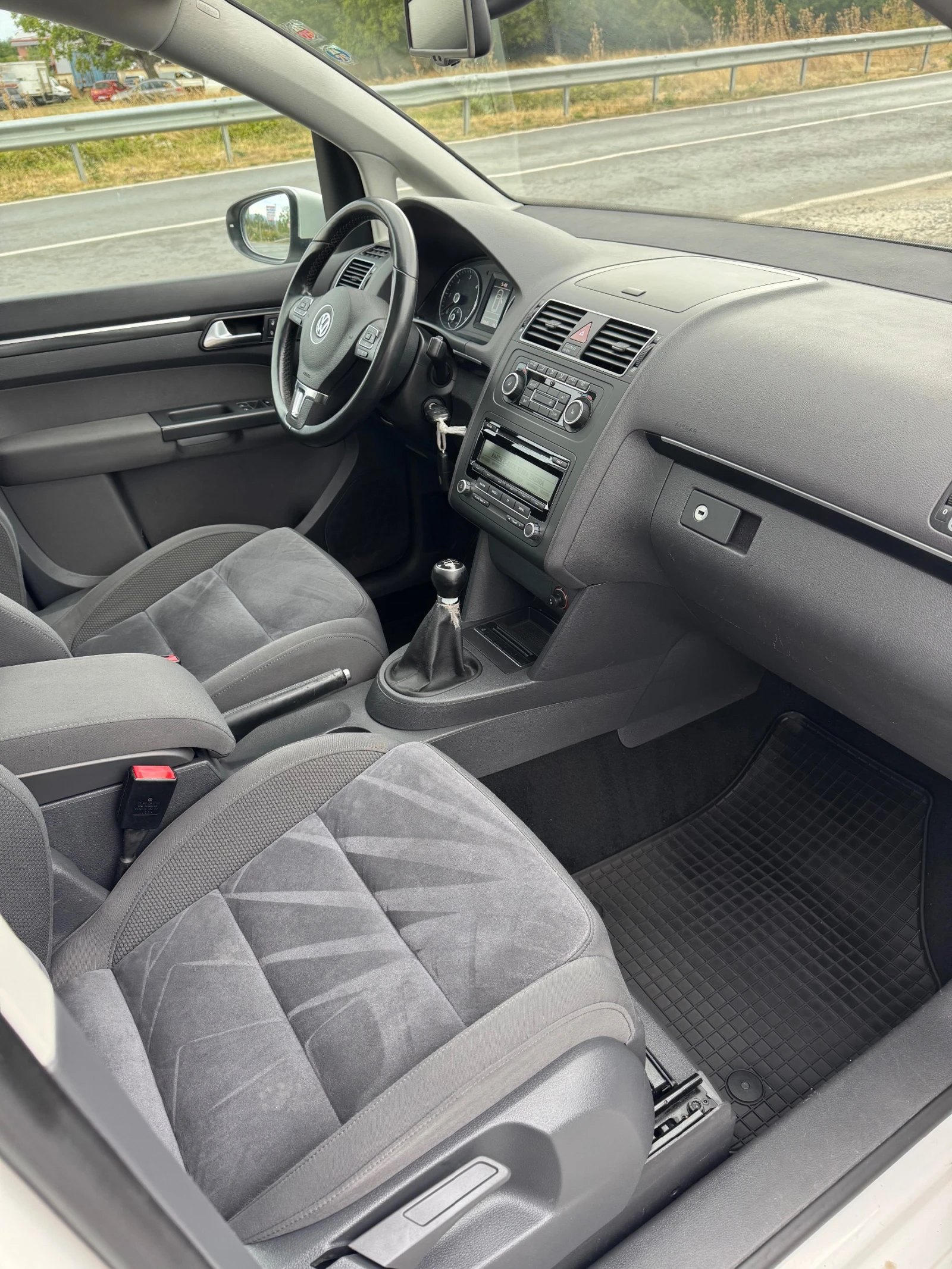 VW Touran 2.0TDI* Германия* Панорама* Топ* 6ск* 140кс* , снимка 9 - Автомобили и джипове - 56182202