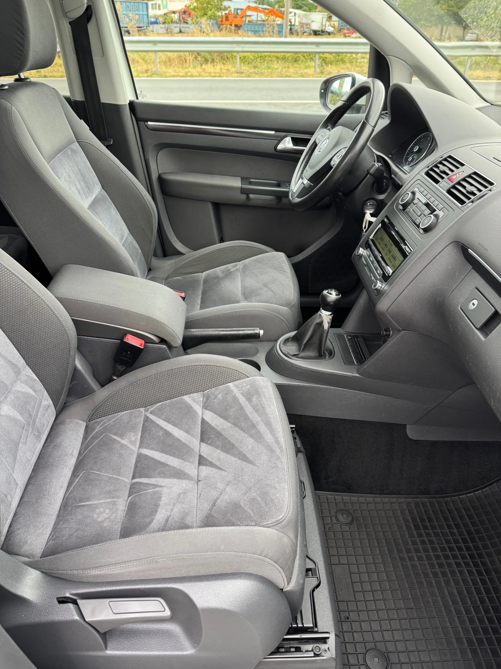 VW Touran 2.0TDI* Германия* Панорама* Топ* 6ск* 140кс* , снимка 11 - Автомобили и джипове - 56182202