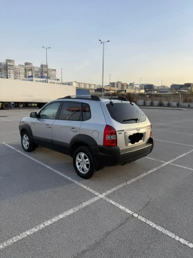 Hyundai Tucson 2.0 CRDI 4x4 климатик , снимка 4