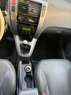 Hyundai Tucson 2.0 CRDI 4x4 климатик , снимка 14